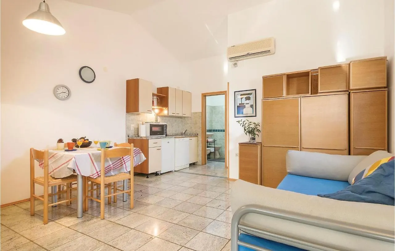 Lovely Apartment In Fazana With House Sea View