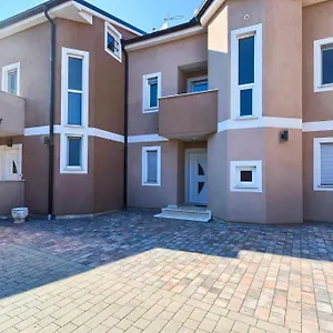  Apartament Lovely 400m From The Sea
