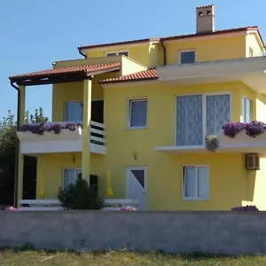 Kamelija Fažana